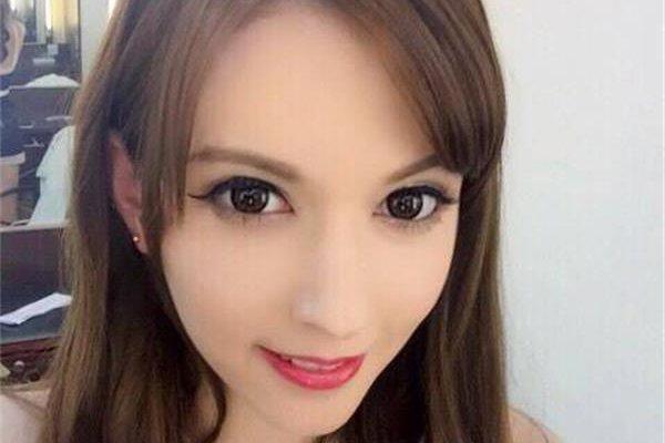 泷泽萝拉周杰伦那首歌mv里 当时只有12岁