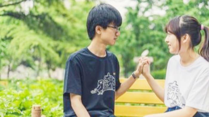 同桌暗恋你的3种表现 教你如何看出同桌暗恋你