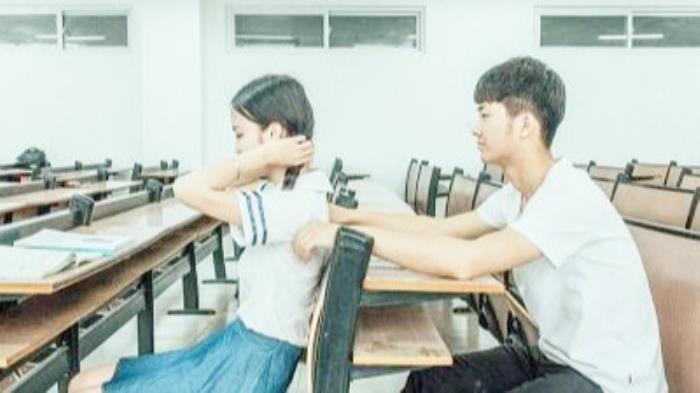 同桌暗恋你的3种表现 教你如何看出同桌暗恋你