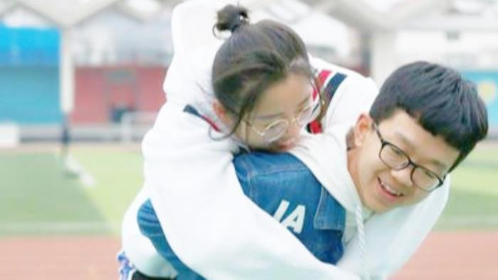 同桌暗恋你的3种表现 教你如何看出同桌暗恋你