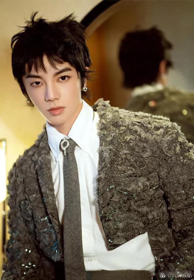 华晨宇承认和张碧晨生子 不娶花花在犹豫什么