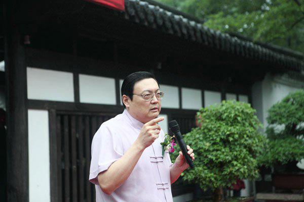 梁宏达现在在哪里 所有节目被停播真正原因是什么