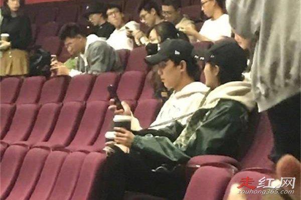 吴磊是吴京亲生的吗 为什么在成都上学