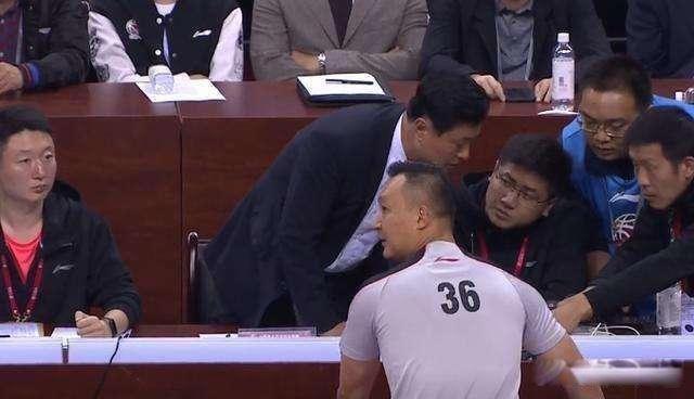 闫军和辽宁有什么仇 逆良心吹黑哨的裁判心术不正