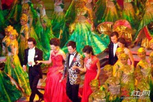 春晚黑色三分钟朱军为什么抢话李咏 到底是谁的错