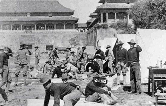 火烧圆明园是八国联军还是英法联军 1900年八国联军侵华战争的直接原因是什么