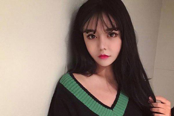 韩安冉最开始的样子 整容次数多连自己都不知道了