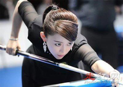 潘晓婷身材到底有多好 穿紧身裤打球的勒痕