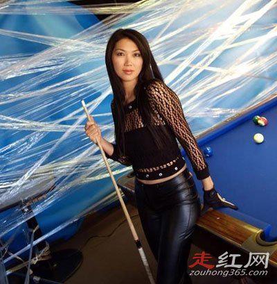 潘晓婷身材到底有多好 穿紧身裤打球的勒痕