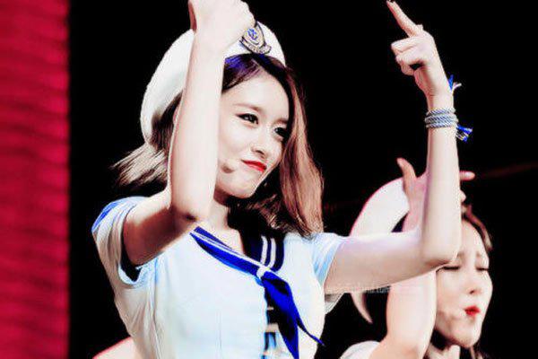 tara智妍的不良照 明明是同女愣是给拧出了爱