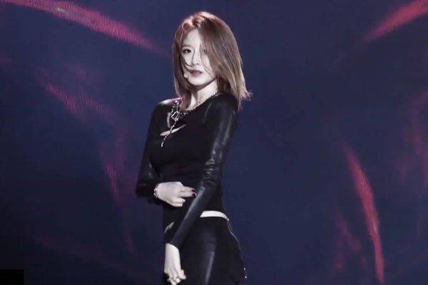 tara智妍的不良照 明明是同女愣是给拧出了爱