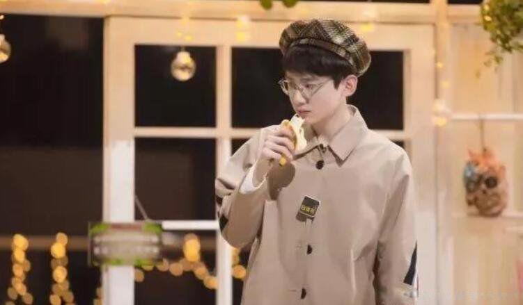 白敬亭女友是谁 和达瓦卓玛真的在一起吗