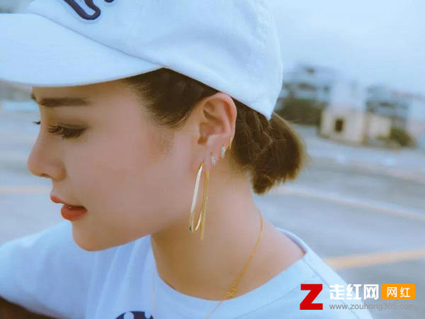 谁让我爱上你谁让我没那样狠心是什么歌，一个多情又无情的人歌曲介绍