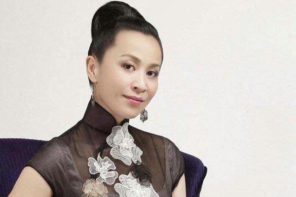 刘嘉玲多大年龄资料 25岁才去无线学习但一炮而红