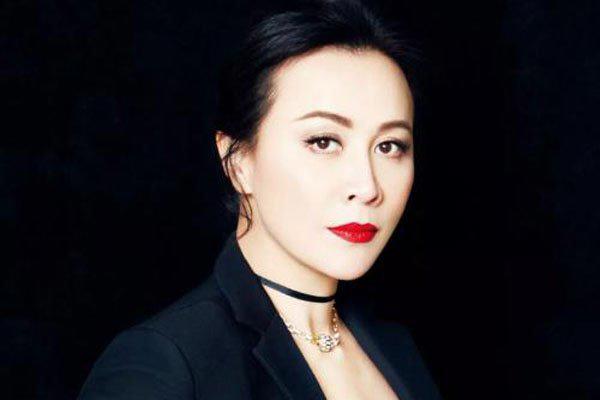 刘嘉玲多大年龄资料 25岁才去无线学习但一炮而红