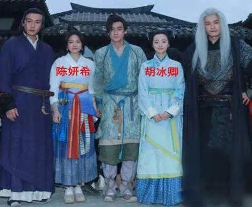 谭松韵身高真实身高156 162看起来没有158的胡冰卿高