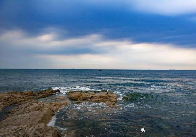 东临碣石的碣石是什么意思 指的是哪里