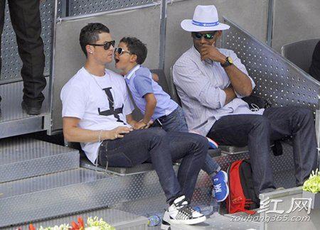 c罗四个娃都谁生的 至今交往过多个女友