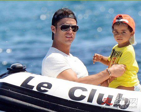 c罗四个娃都谁生的 至今交往过多个女友