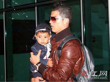 c罗四个娃都谁生的 至今交往过多个女友