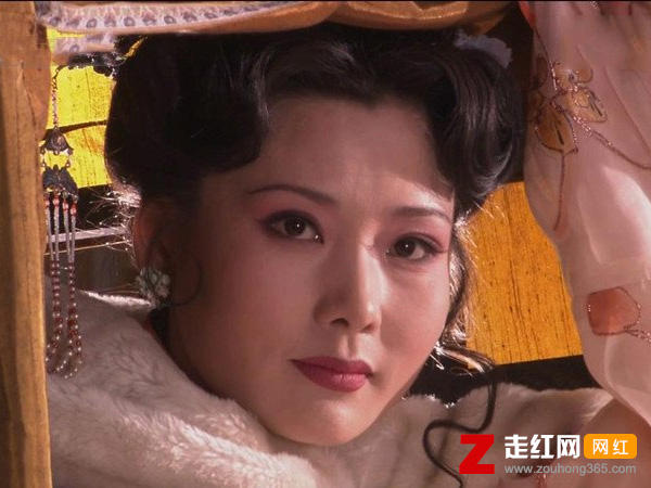 何赛飞老公是谁是干什么的，起底何赛飞的感情经历