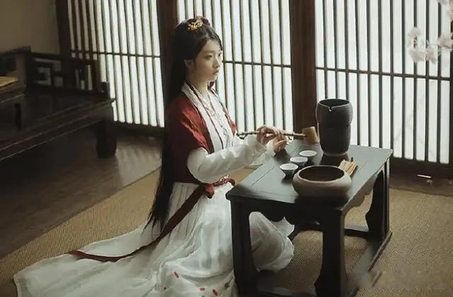 人生得意须尽欢,莫使金樽空对月什么意思 表达及时行乐的人生哲学