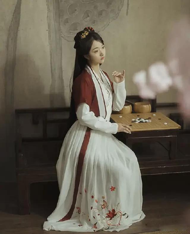 人生得意须尽欢,莫使金樽空对月什么意思 表达及时行乐的人生哲学