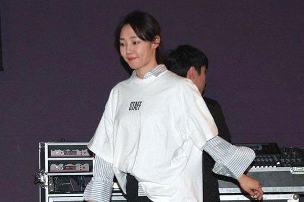 白百何出轨门 早离婚喜欢小鲜肉能够满足自己