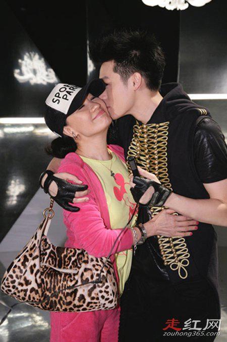 周汤豪的妈妈比莉资料简介 是一个真真正正的星二代