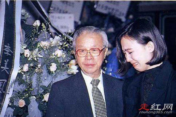 何超琼和陈百强的故事 第一次是给陈百强的吗