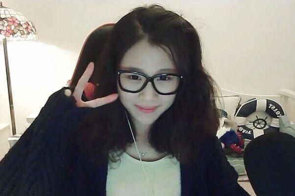 主播冷冷洗澡事件 这段视频到底是谁拍摄的