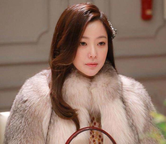 金喜善整容了吗 女儿的长相是拜老公所赐