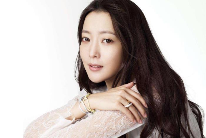 金喜善整容了吗 女儿的长相是拜老公所赐