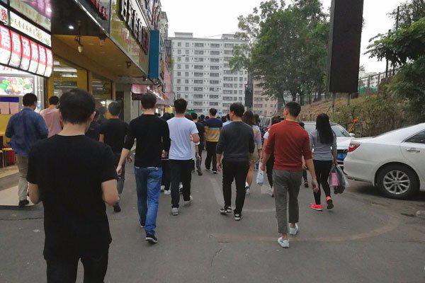 富士康线长跟女工很正常 美梦不要太好