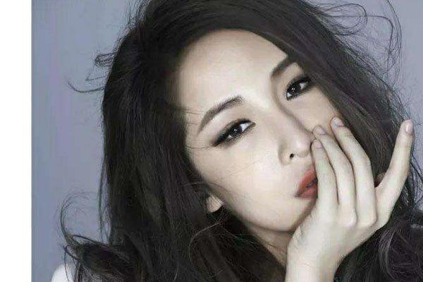 萧亚轩艾滋病是真的吗 交往那么多的男人谁知道呢