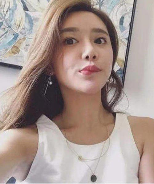 美娜掀球衣了 是太激动了还是给粉丝放福利