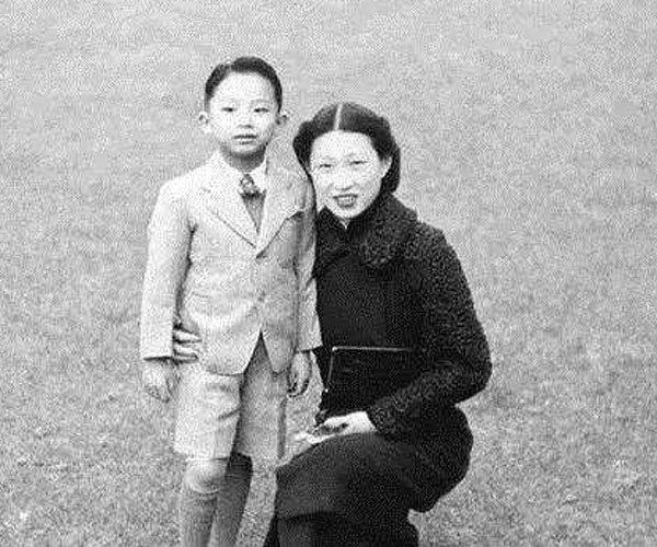 赵一荻15岁就睡了 神助攻成就了她不凡的一生