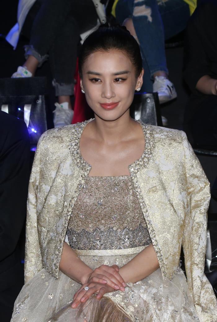 黄圣依隐婚十年得到了什么 私生子事件怎么回事