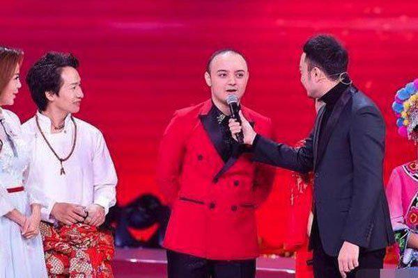 阿尔法的个人资料 男神长大后头发居然变秃了