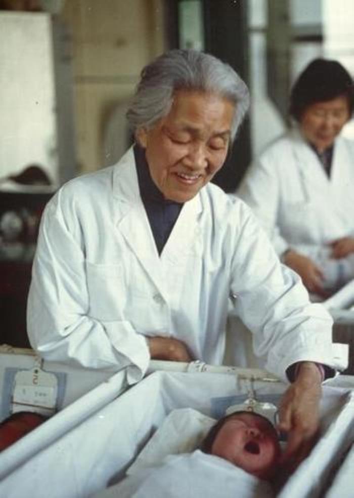 林巧稚的故事告诉我们什么 接生过哪些名人