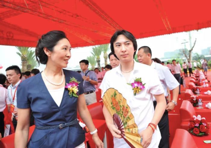 王思聪和林更新是什么关系 亲密程度透露出满满基情