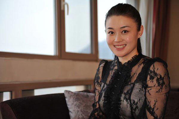 黄宝吉真实妻子关婷娜吗 直播间同框网友镇定不下来