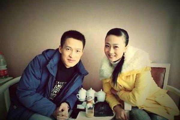 黄宝吉真实妻子关婷娜吗 直播间同框网友镇定不下来