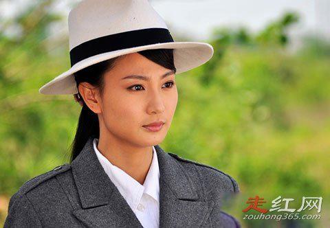 侯梦莎比基尼泳装照有吗 和于和伟合作猎毒人