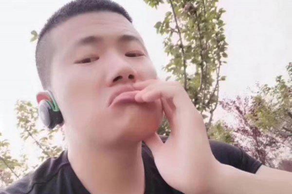 滴滴司机刘振华的资料 长得贼眉鼠眼的