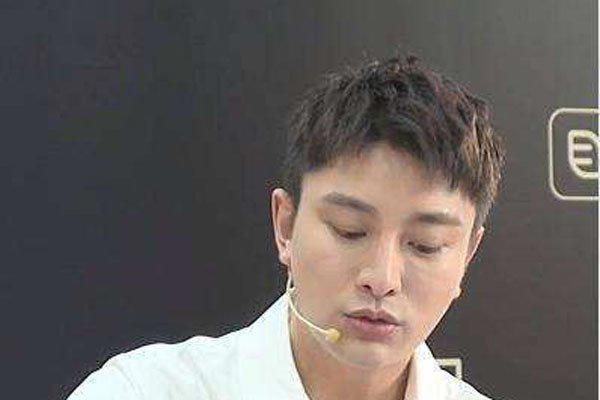 贾乃亮和李小璐什么时候离得婚 7年婚姻惨淡收场