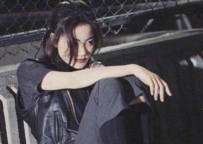 王菲产子是真的吗 近50岁肚子凸起消息不太准确