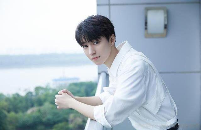 王俊凯有没有整容呀 13岁就出道没时间整容