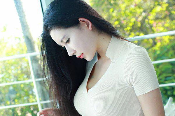 上海车模李雅个人资料 写真模特出身“难怪”