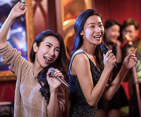 ktv陪唱暗示去厕所 酒 音乐 激情要出事了